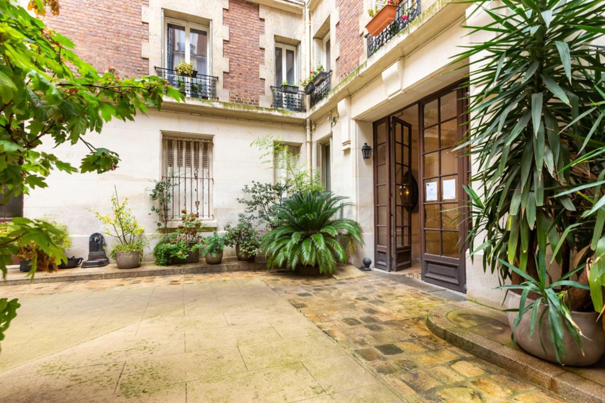 Spacious And Pleasant Nest 2 Steps From Montmartre *